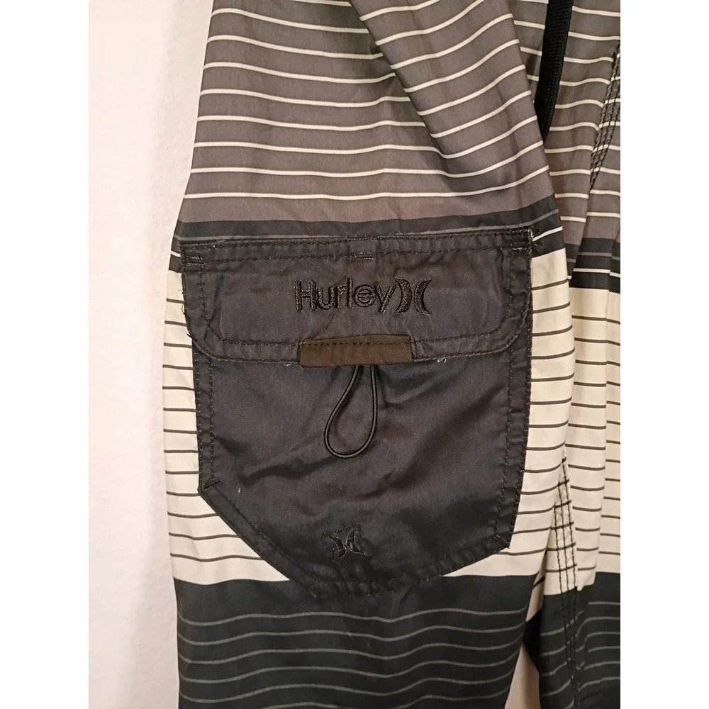 Surf Beach Hurley Mens 30 Black Grey White Striped Cargo Board Shorts MBS0002980